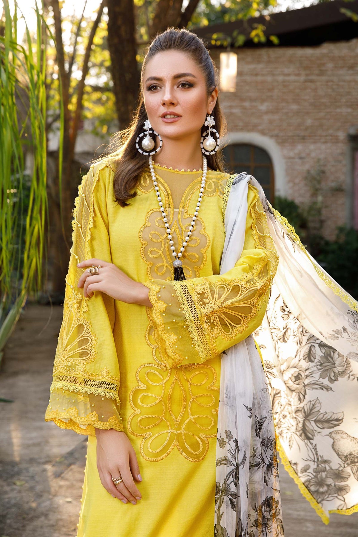 Maria. B - Mprints - Spring Summer 2023 - MP - 04 A - Summer Lawn Collection - Pakistani Lawn Brands - Shahana Collection Uk